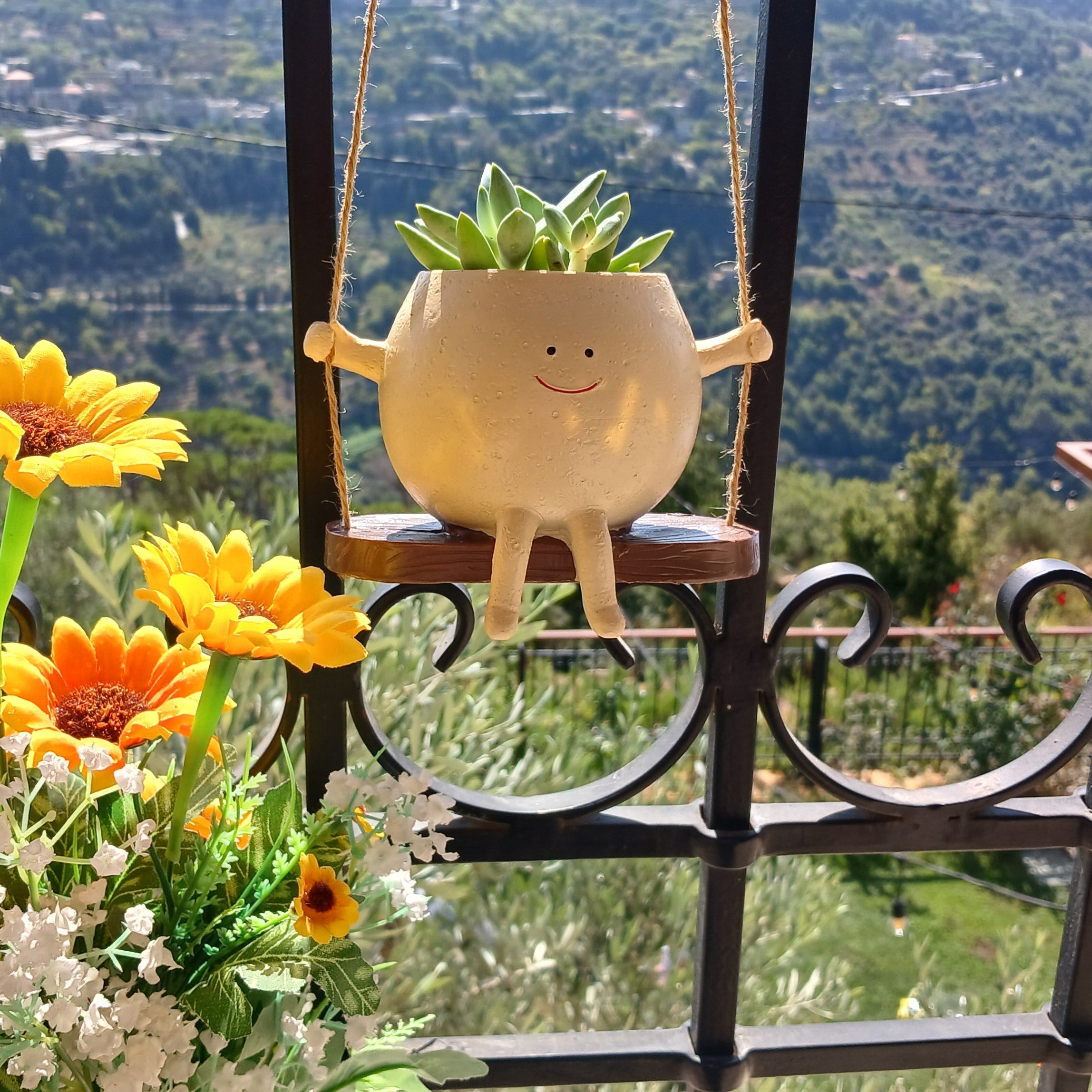 typo plant pot with legs Resin Pots – Boeleme